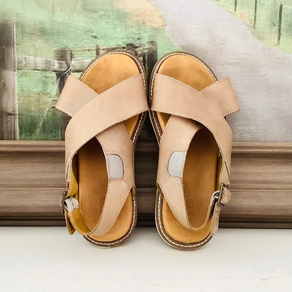 Keen Shoes Keen Lana Cross Strap Silver Birch Comfort Sandals